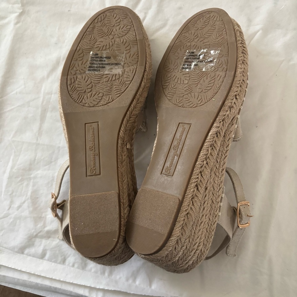 Tommy Bahama Espadrilles Wedge Daphne Sandal Flowers Cut Out Pattern Heel 2.5” - Picture 5 of 11